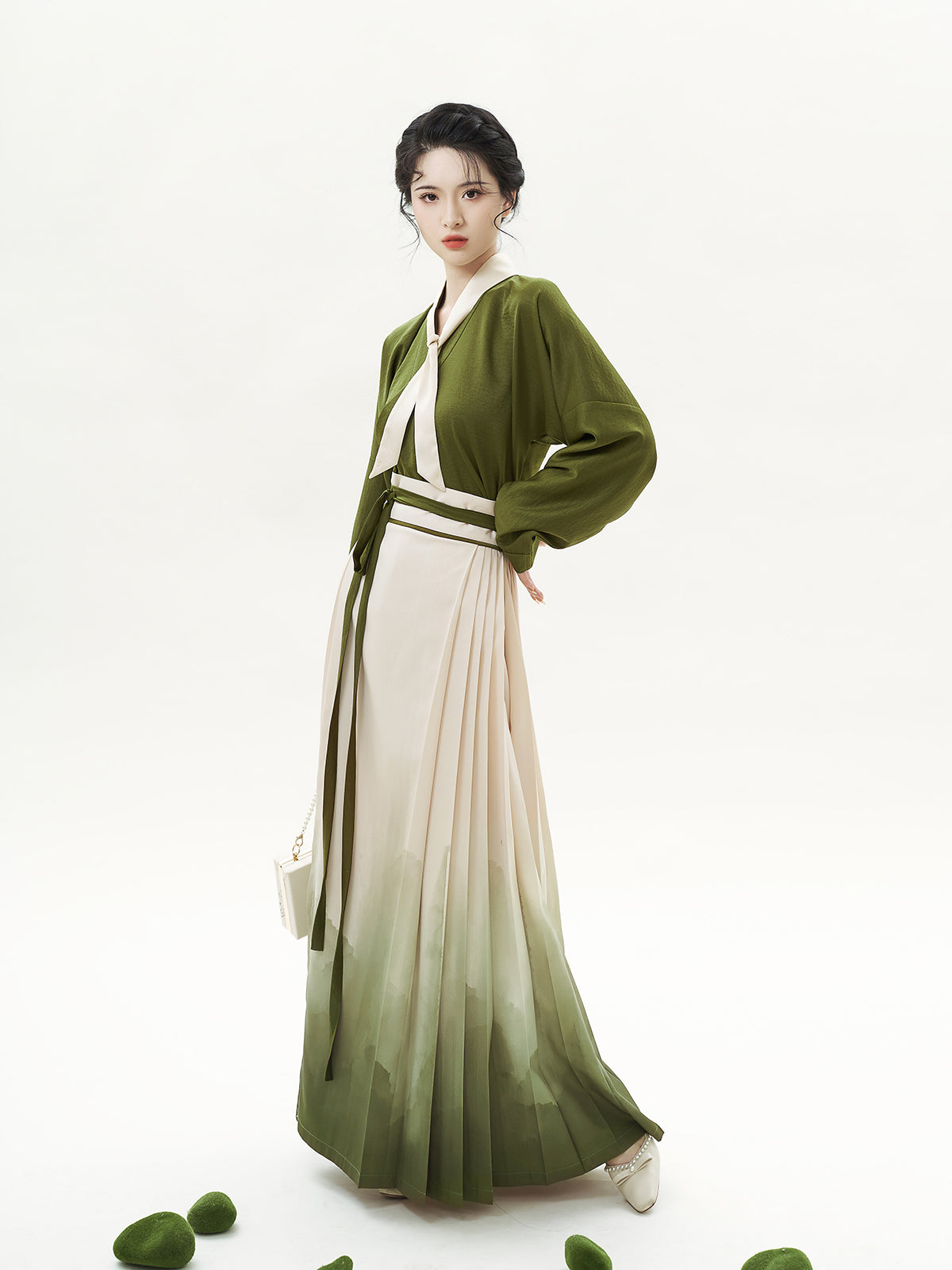 후카야마 유타니의 滲み絵 롱 플리츠 스커트와 겉옷 블라우스, image size:1200x1600