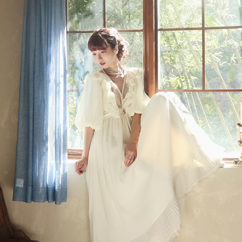 Classical dress for royalty and aristocratic ladies