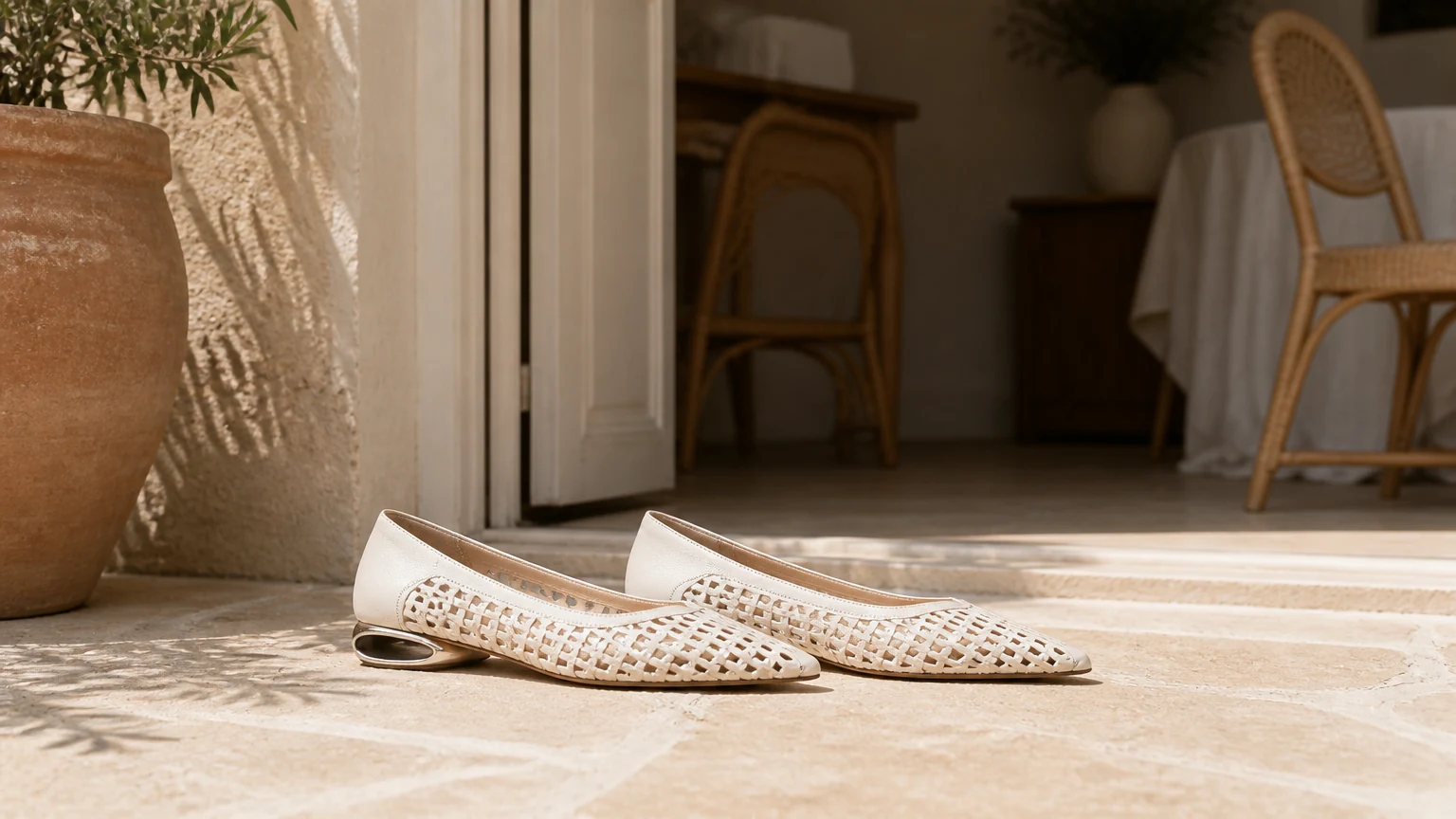 Strukturierte Ballerinas mit spitzer Zehenpartie im schlichten Lifestyle-Stil